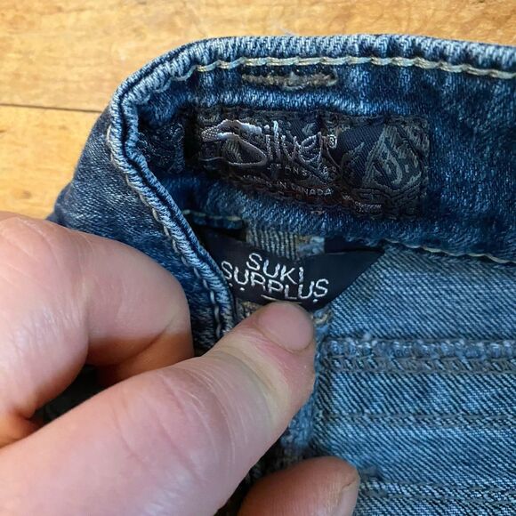 Silver Jeans Women’s Size 27/32 Suki Surplus Medium Wash Boot Cut Distressed - Picture 4 of 15